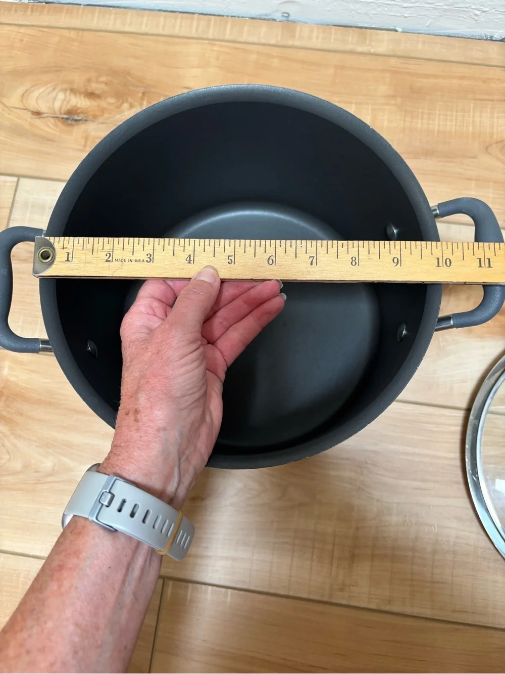The Pampered Chef Stock Pot with Glass Lid and Soft-Grip Handles